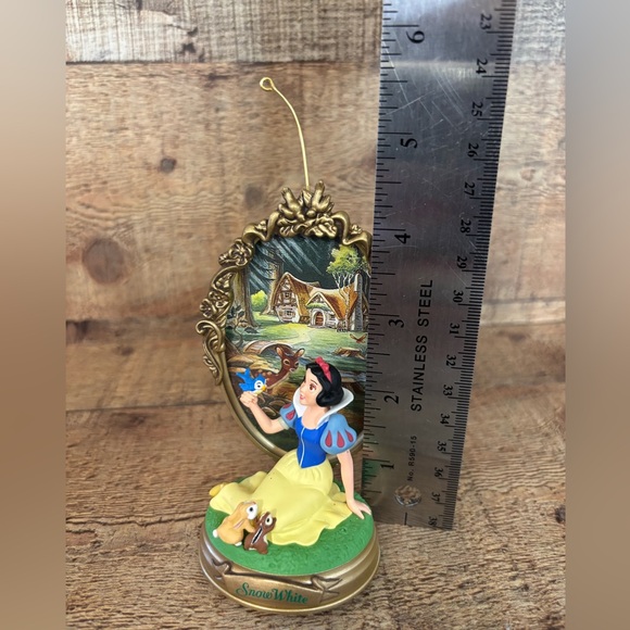 Hallmark Keepsake Ornament 1998 Walt Disney's Snow White Enchanted Memories - Picture 9 of 9